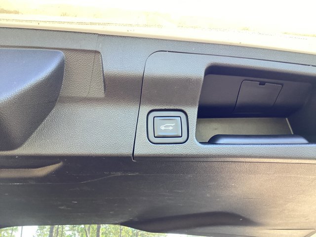 Used 2023 GMC Acadia SLT image 14