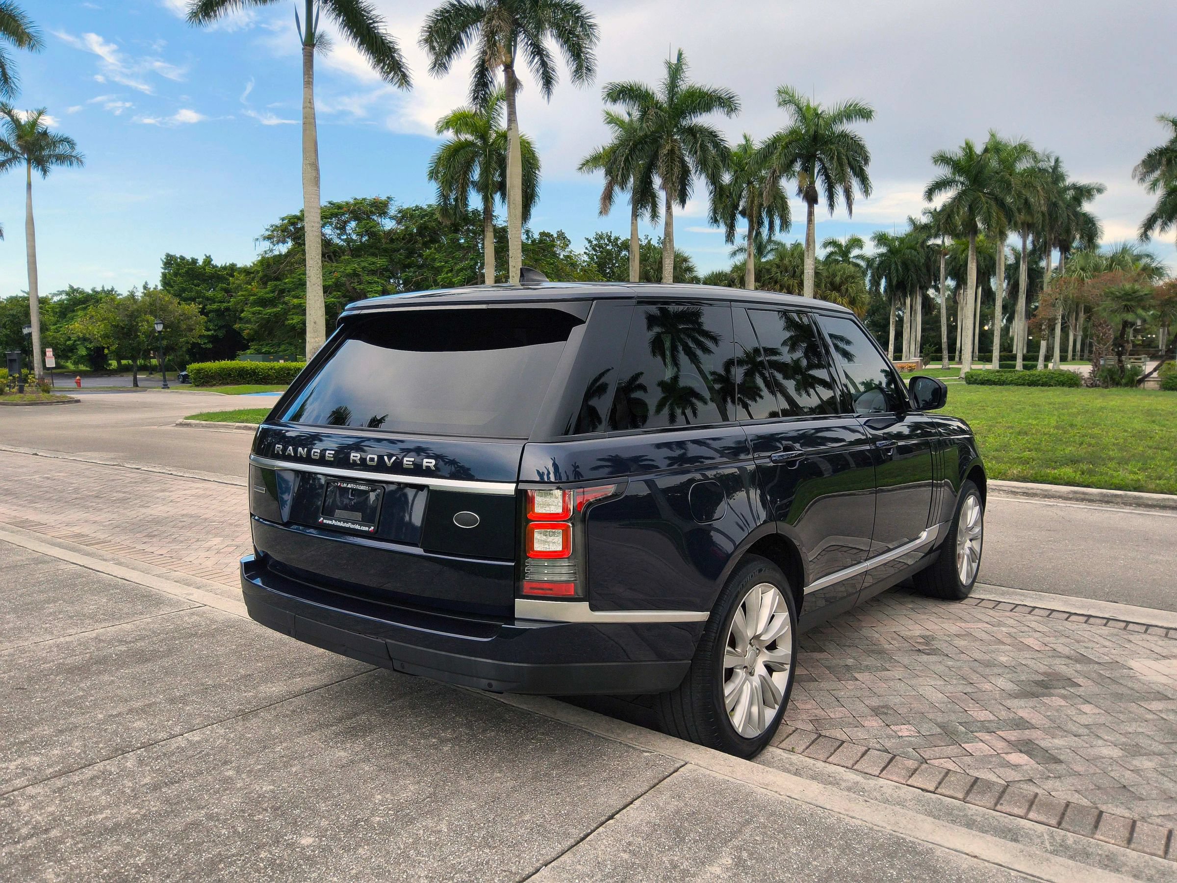 Used 2017 Land Rover Range Rover Supercharged AWD/4WD image 23