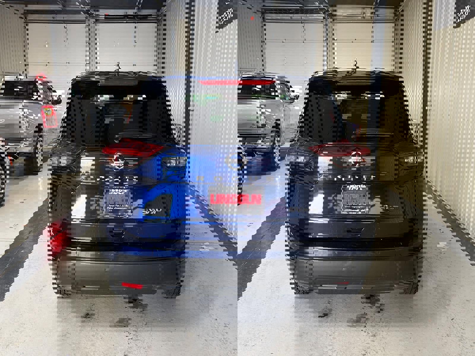 Used 2024 Nissan Rogue SV image 8