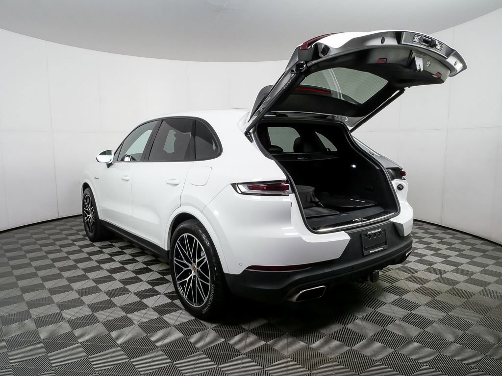 Certified 2024 Porsche Cayenne AWD/4WD image 34