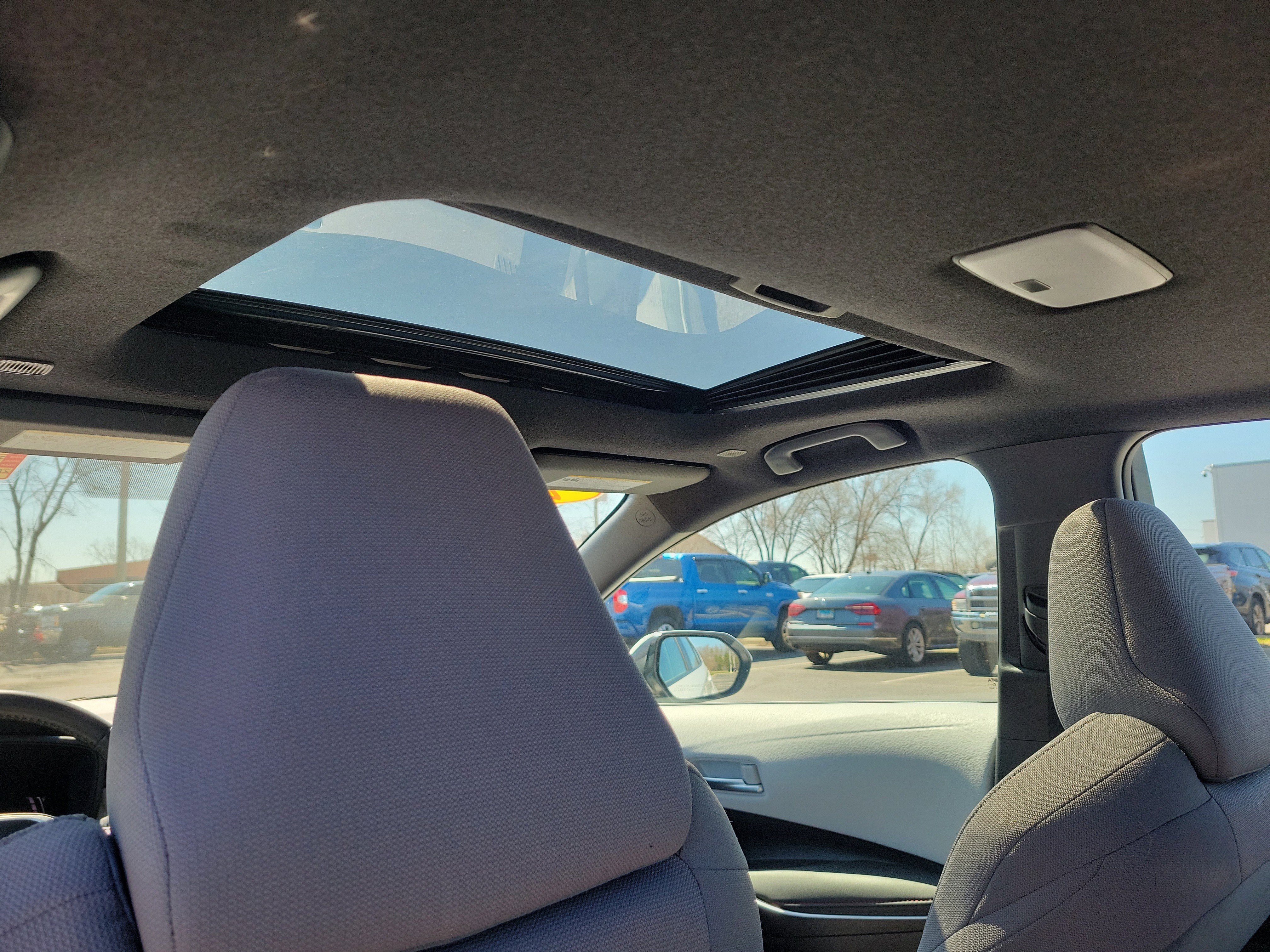 Used 2025 Toyota Corolla SE w/ SE Premium Package image 10