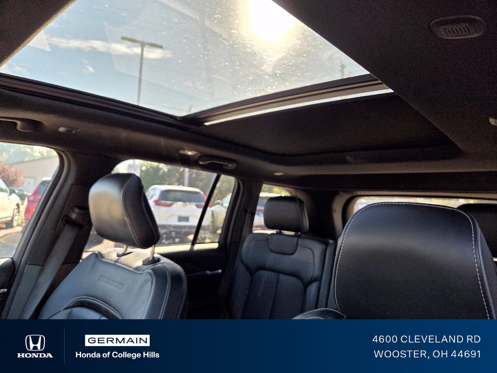Used 2023 Jeep Grand Cherokee Overland AWD/4WD image 5