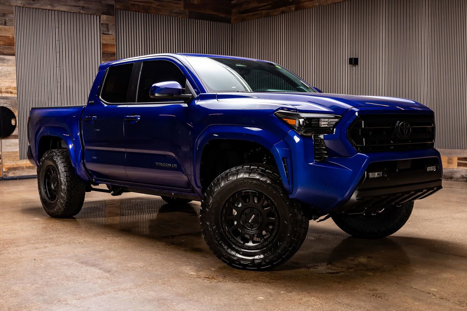 Used 2025 Toyota Tacoma SR5 image 1