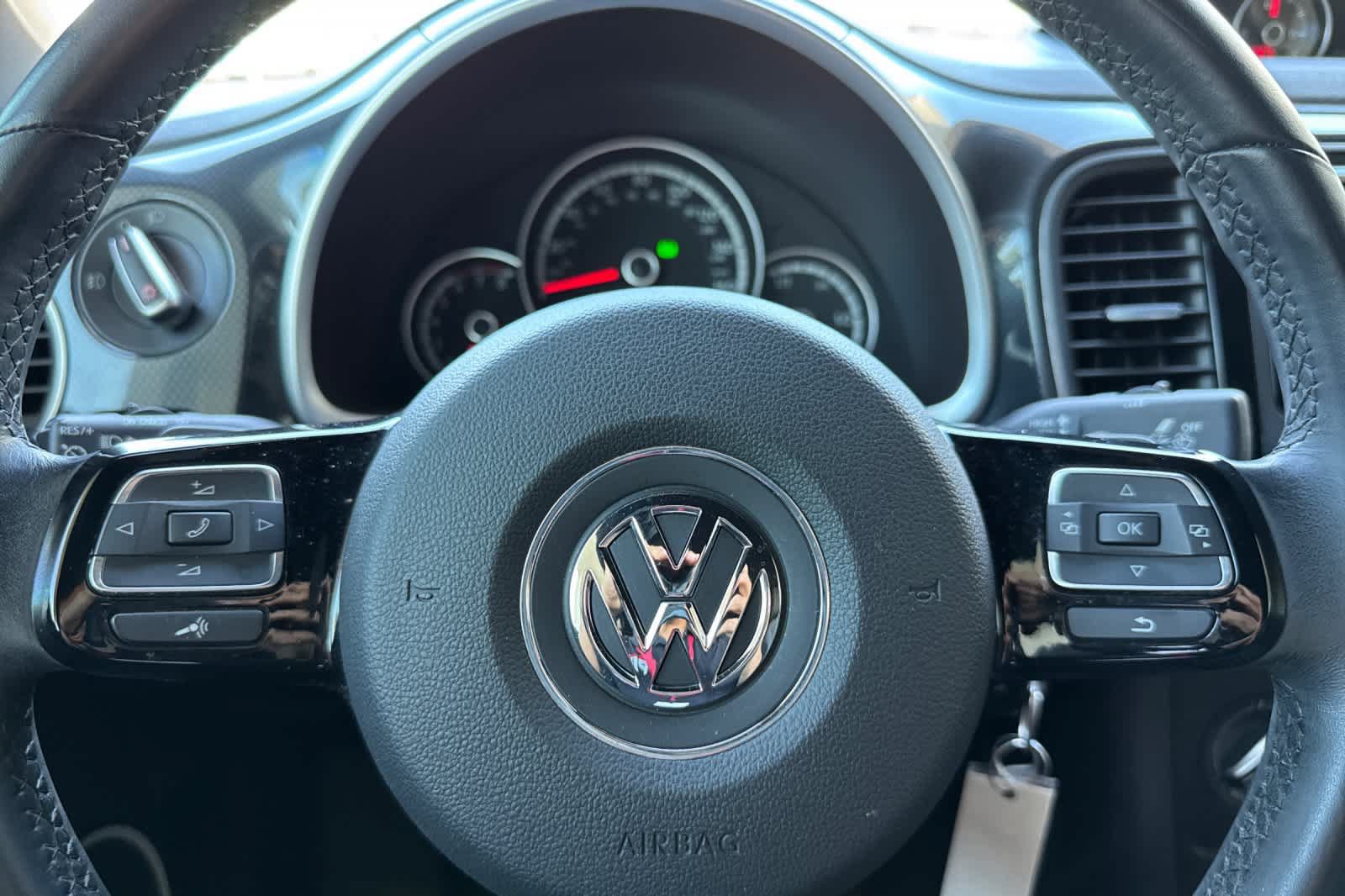 Used 2014 Volkswagen Beetle R-Line FWD image 21