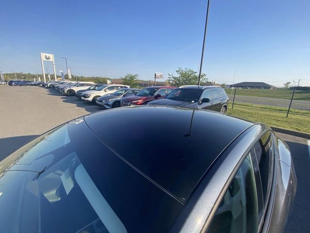 Used 2025 Tesla Model Y Long Range image 3