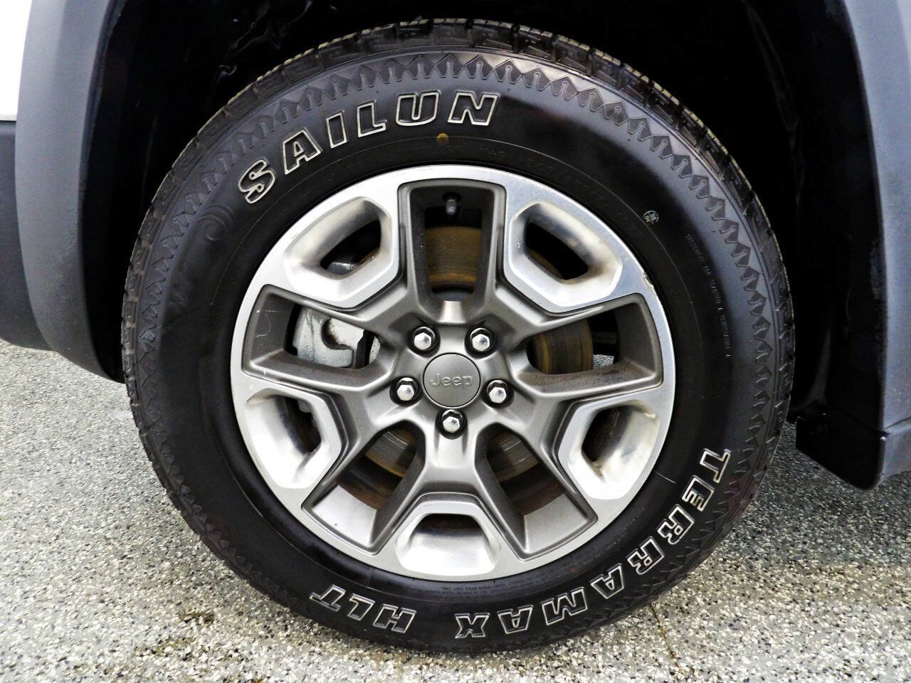 Used 2019 Jeep Cherokee Trailhawk AWD/4WD image 18