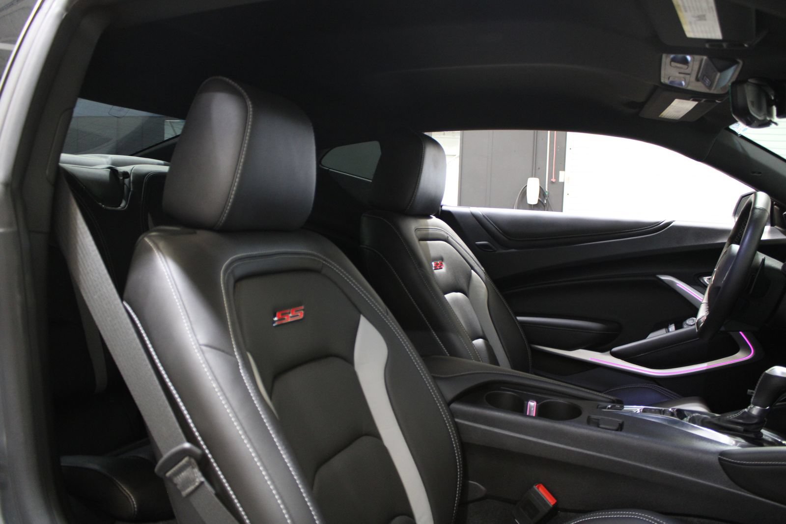 Used 2019 Chevrolet Camaro SS w/ LPO, Ground Effects Package RWD image 17