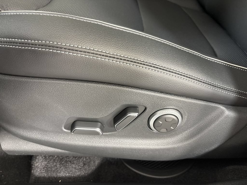 New 2026 Genesis GV70 2.5T Advanced AWD/4WD image 14