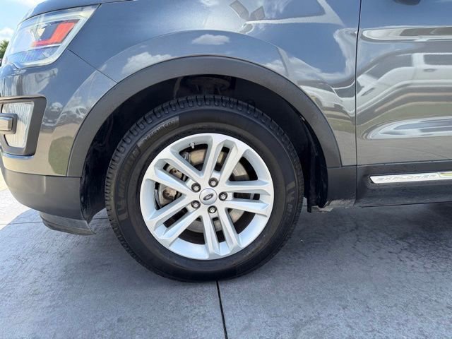 Used 2017 Ford Explorer XLT FWD image 4