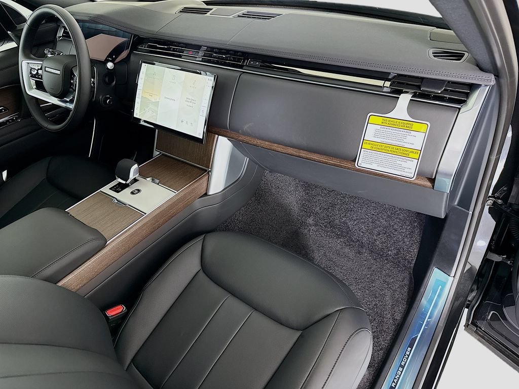 New 2026 Land Rover Range Rover Long Wheelbase SE AWD/4WD image 17