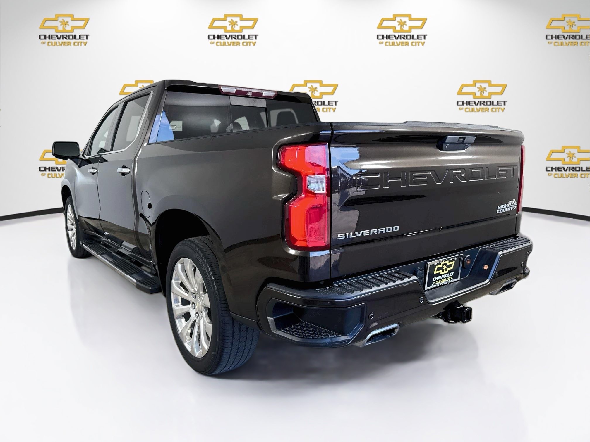 Used 2019 Chevrolet Silverado 1500 High Country w/ Technology Package RWD image 6