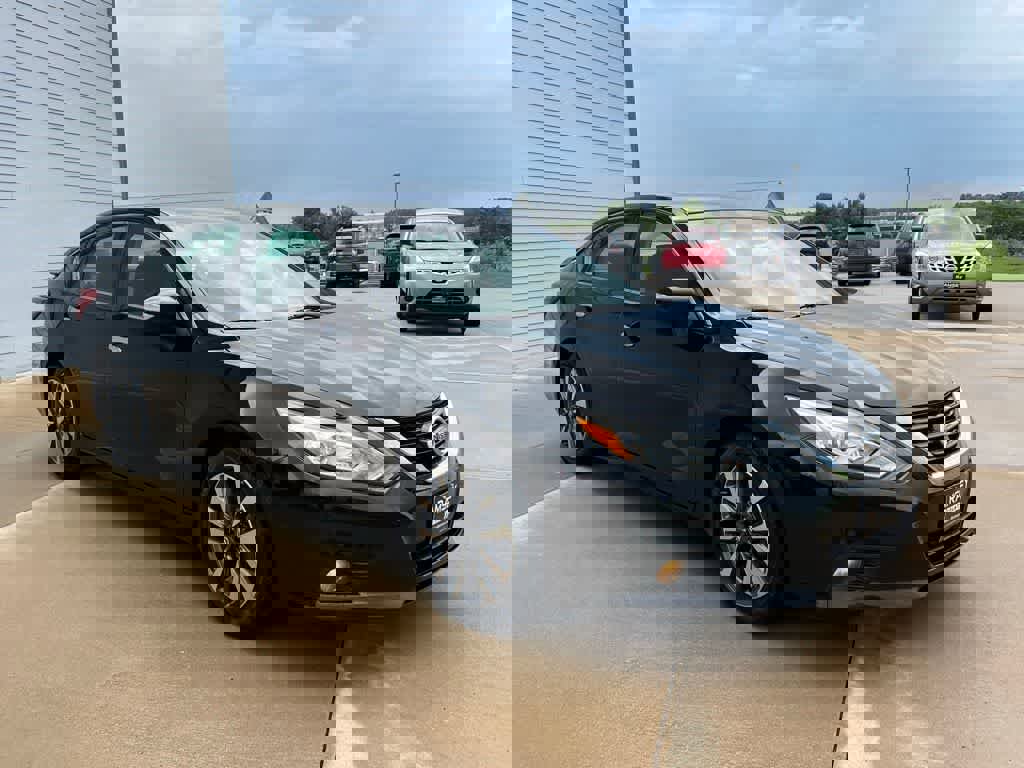 Used 2016 Nissan Altima 2.5 SL w/ Moonroof Package image 8