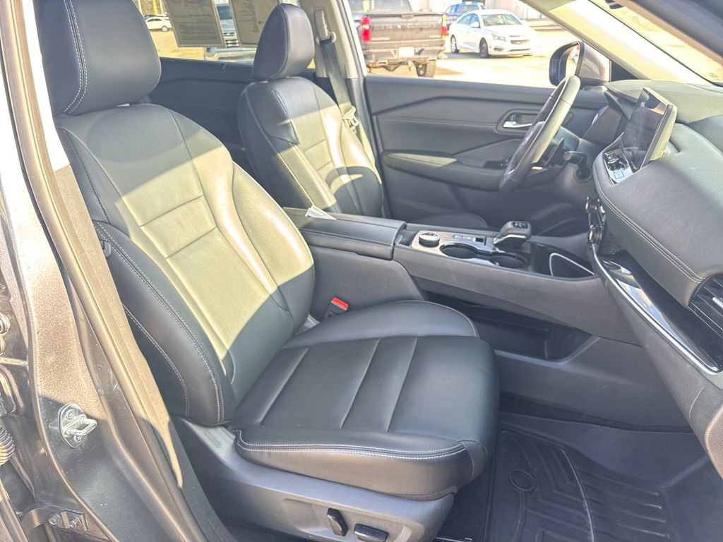 Used 2024 Nissan Rogue SL w/ SL Premium Package image 14