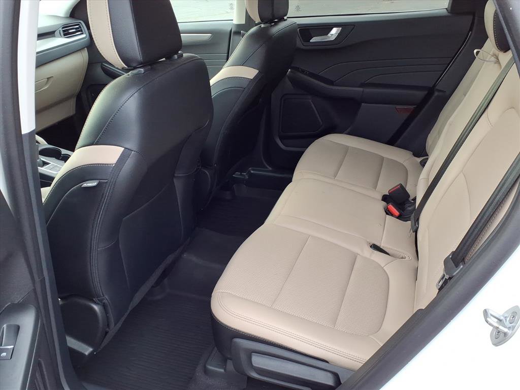 Certified 2022 Ford Escape Titanium w/ Class II Trailer Tow Package image 15