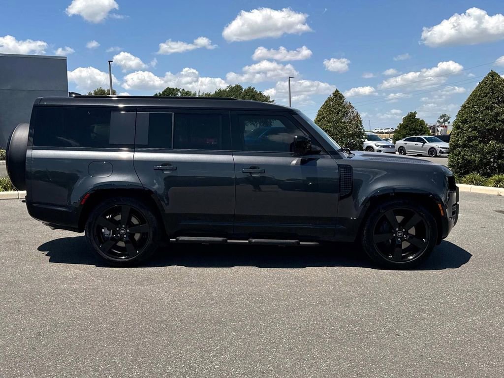 Used 2025 Land Rover Defender 130 X-Dynamic SE AWD/4WD image 7