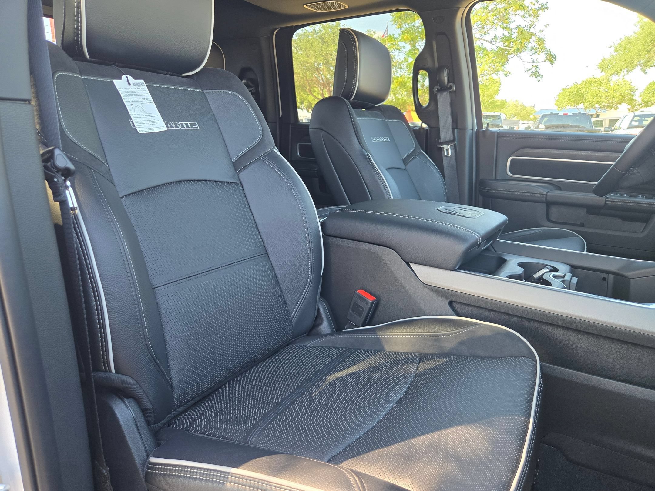 Used 2025 RAM 2500 Laramie AWD/4WD image 26