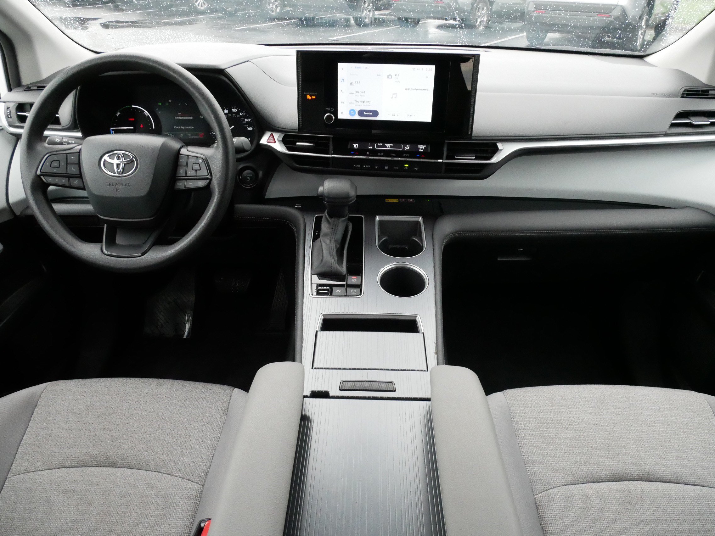 Certified 2025 Toyota Sienna LE FWD image 10