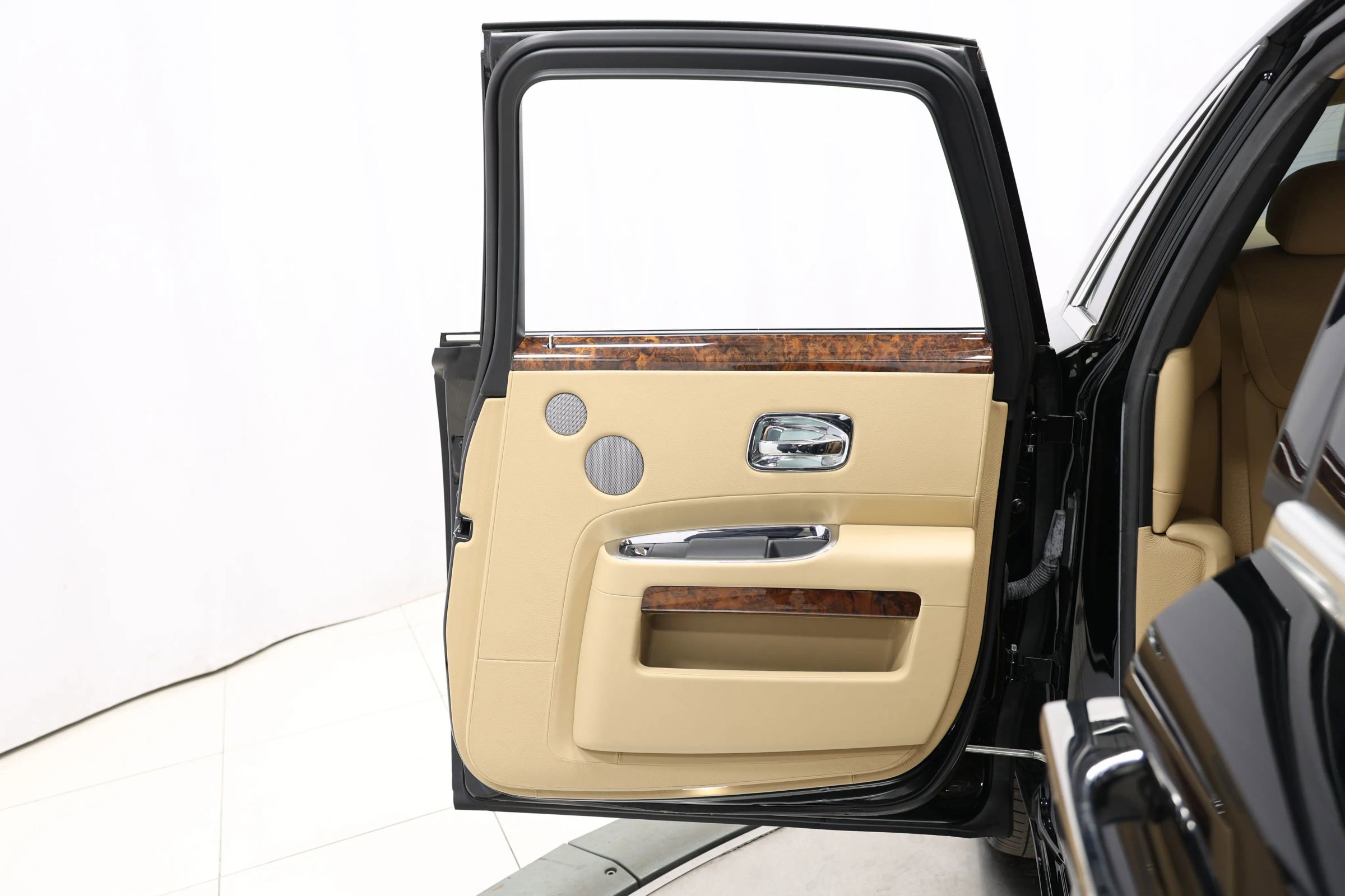 Used 2015 Rolls-Royce Ghost image 83