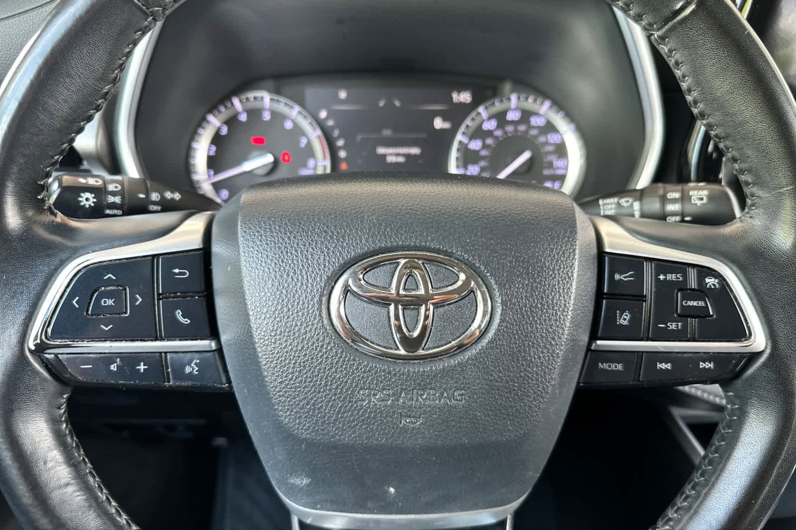 Used 2022 Toyota Highlander XLE AWD/4WD image 27