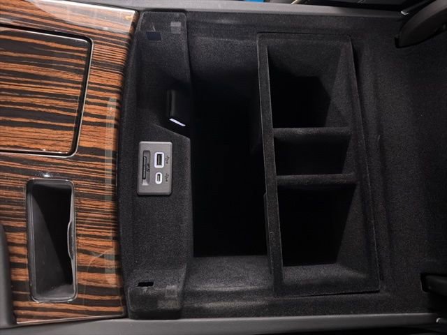 Used 2024 Cadillac Escalade ESV Premium Luxury w/ Performance Package AWD/4WD image 41