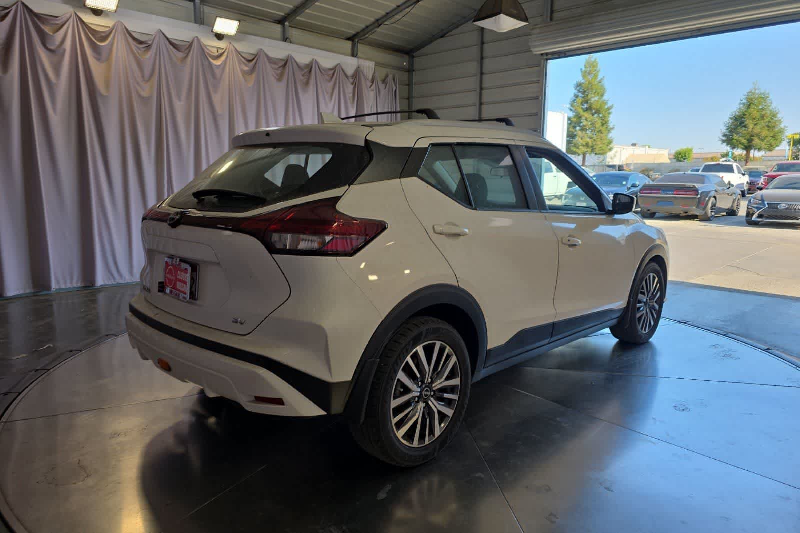 Used 2023 Nissan Kicks SV FWD image 3
