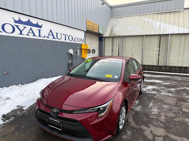 Used 2024 Toyota Corolla LE image 2