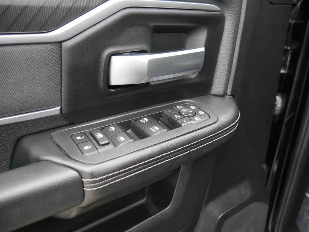 Used 2025 RAM 3500 Big Horn image 34