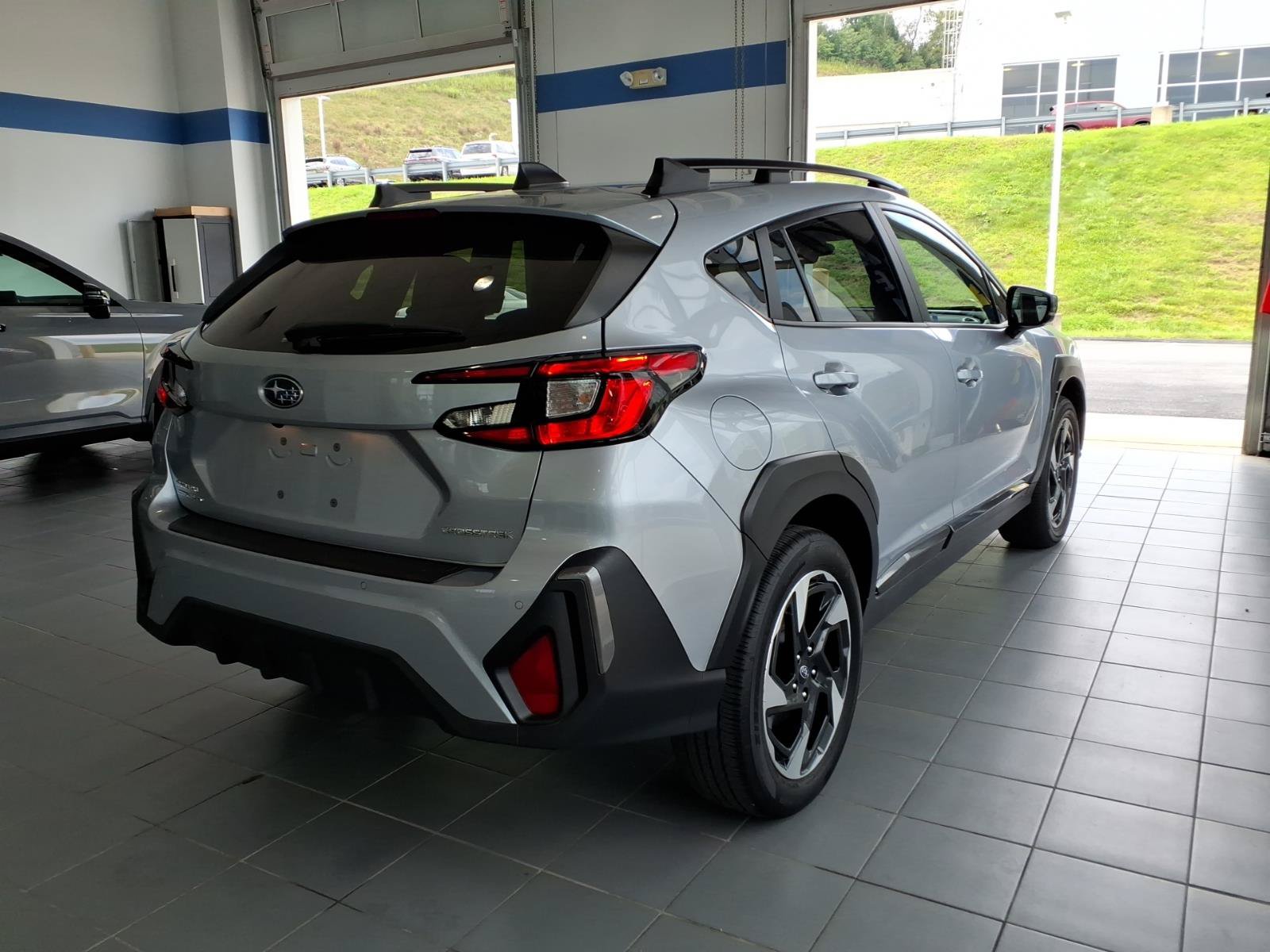 Used 2024 Subaru Crosstrek 2.5i Limited w/ Crosstrek Mirror Package AWD/4WD image 4