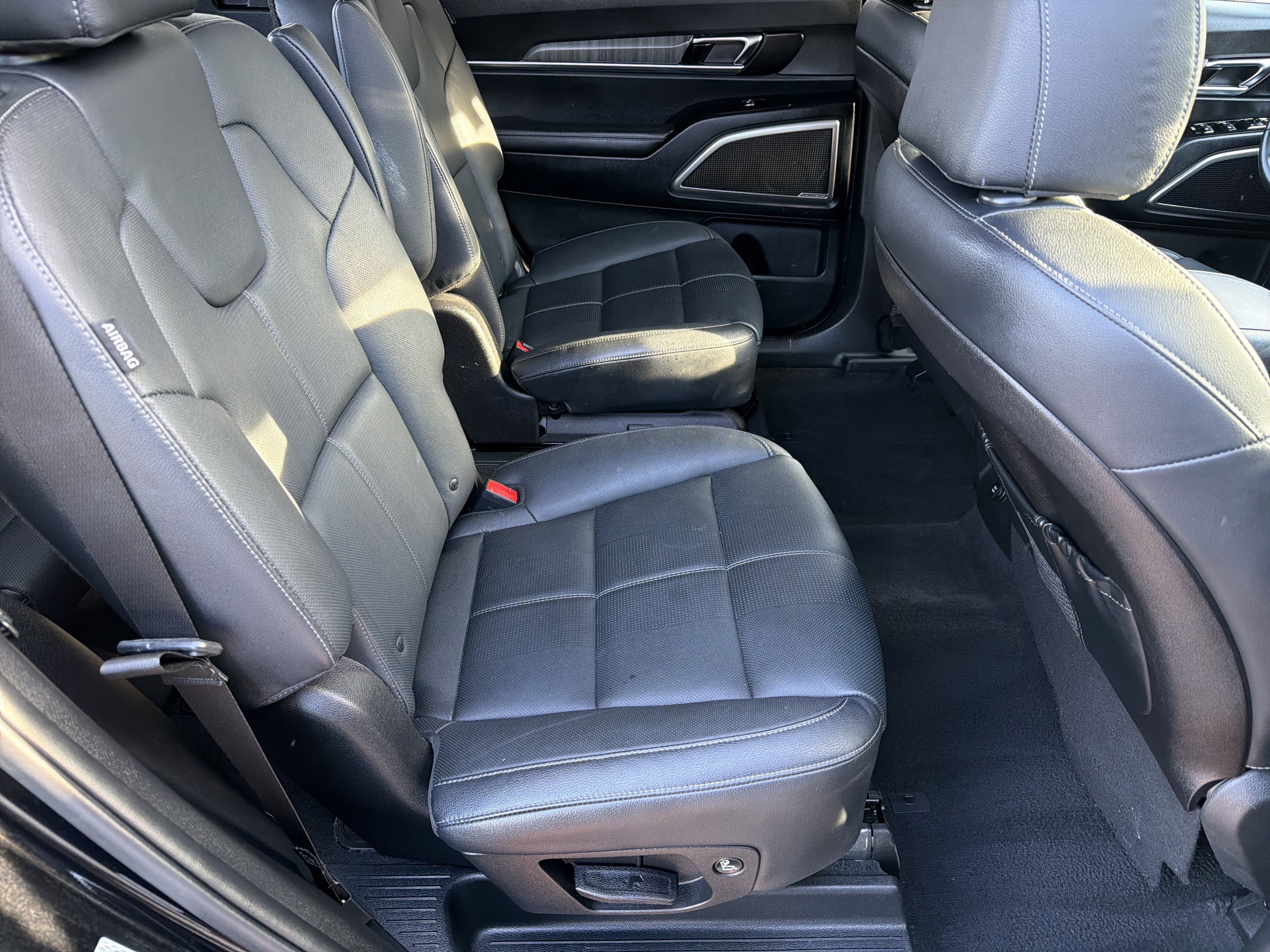 Used 2023 Kia Telluride EX w/ EX Captain's Chair Package image 15