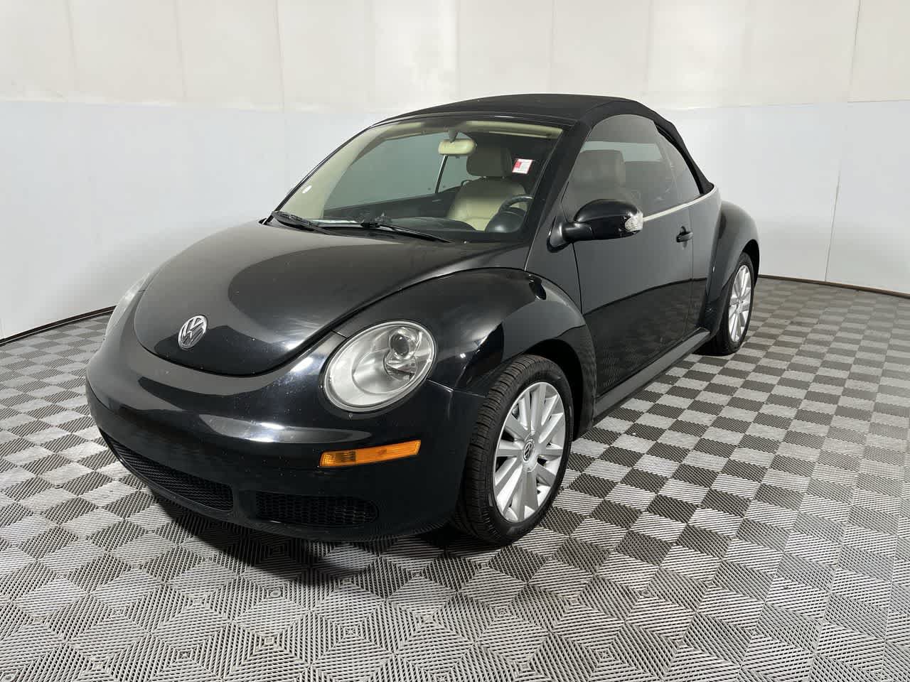 Used 2008 Volkswagen Beetle SE FWD image 4