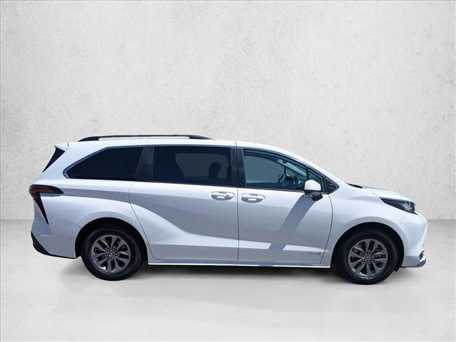 Used 2021 Toyota Sienna LE w/ LE Plus Package AWD/4WD image 4