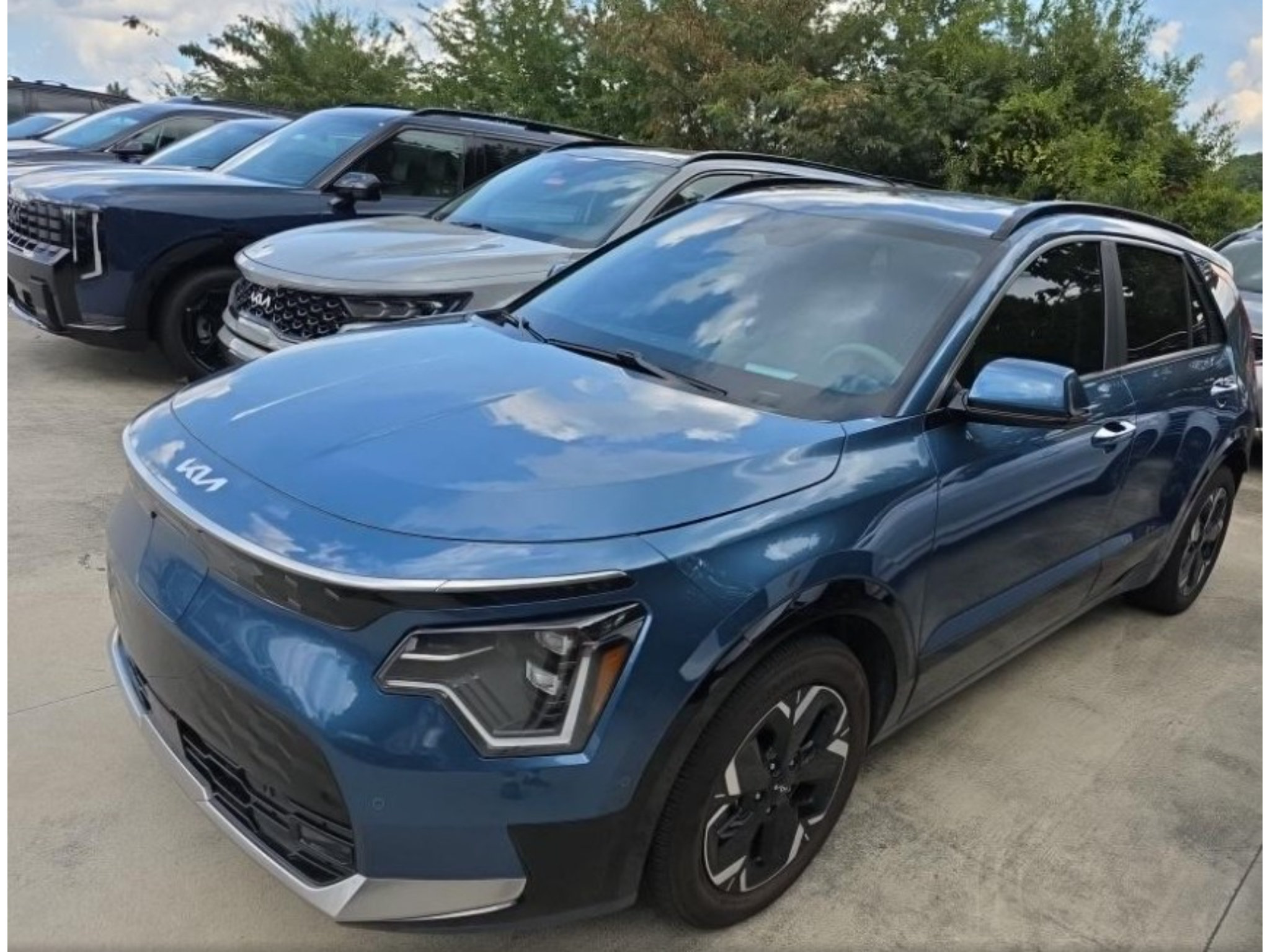 Used 2024 Kia Niro Wave w/ Wave Preserve Package