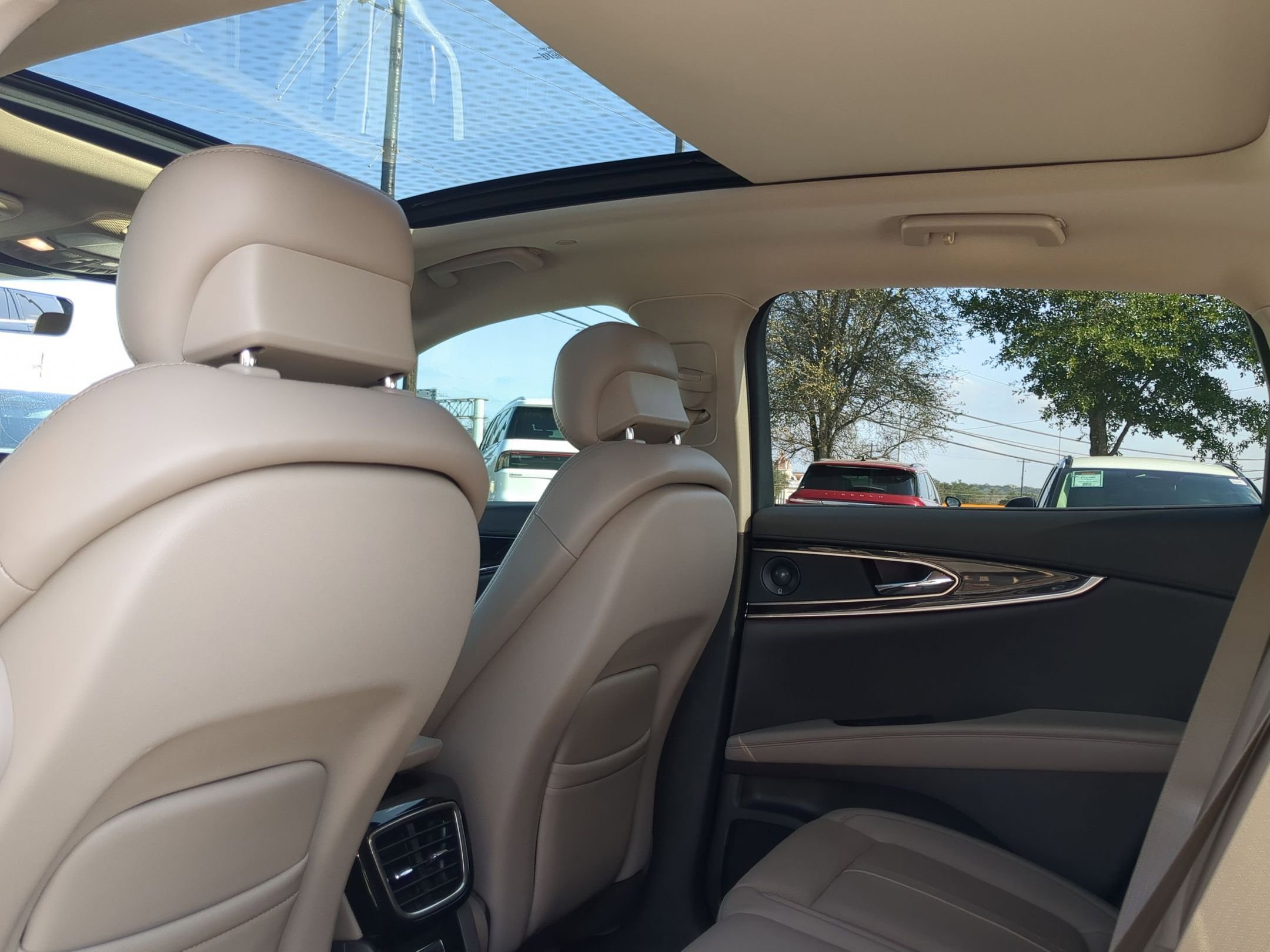 Used 2021 Lincoln Nautilus Reserve w/ Equipment Group 201A FWD image 21