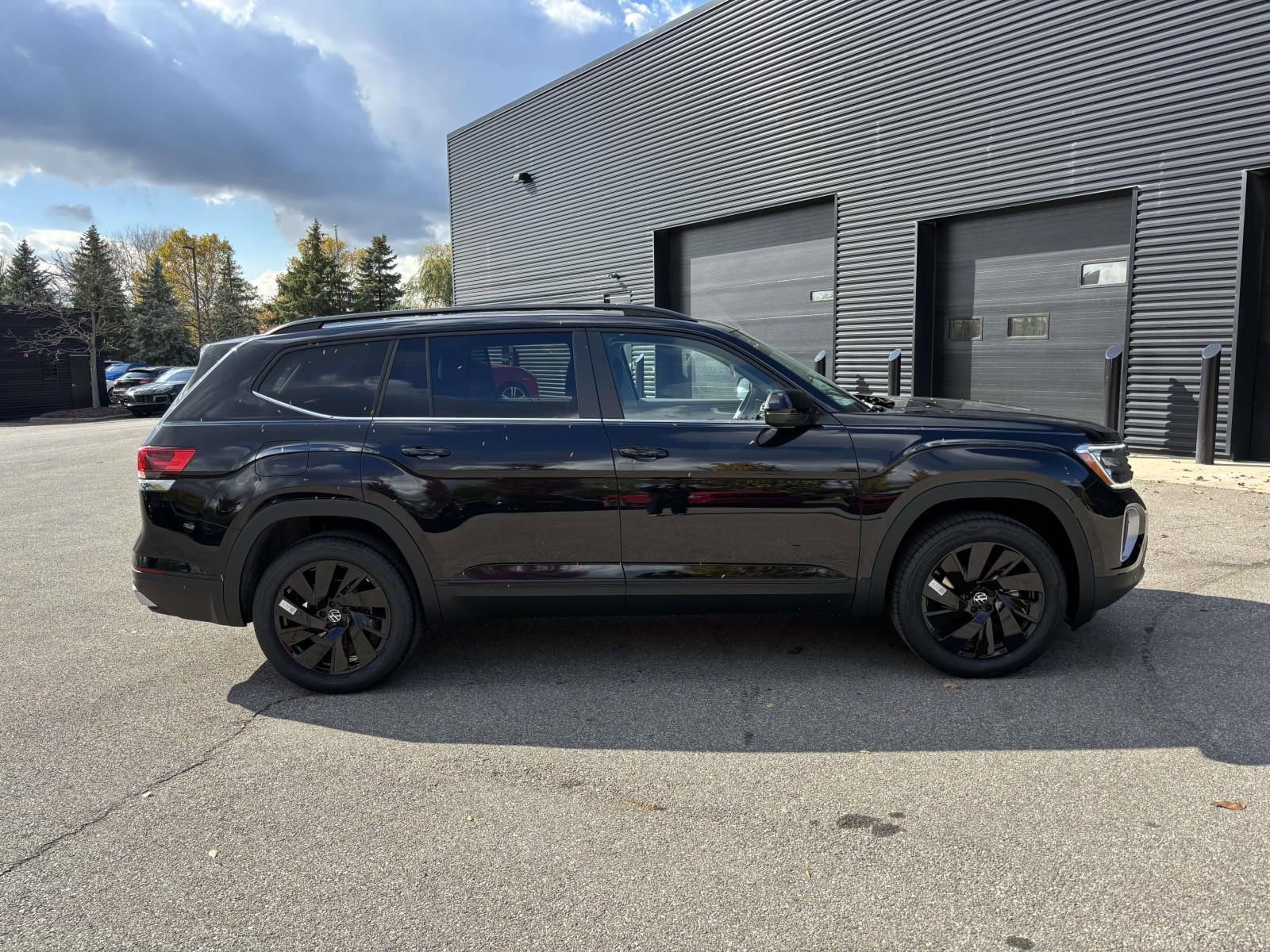 New 2026 Volkswagen Atlas SE image 8