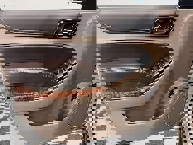 Used 2015 Chevrolet Suburban LTZ image 20