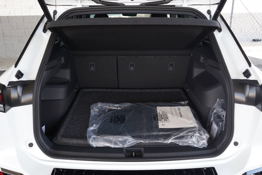 New 2026 Volkswagen Tiguan SE R-Line AWD/4WD image 11