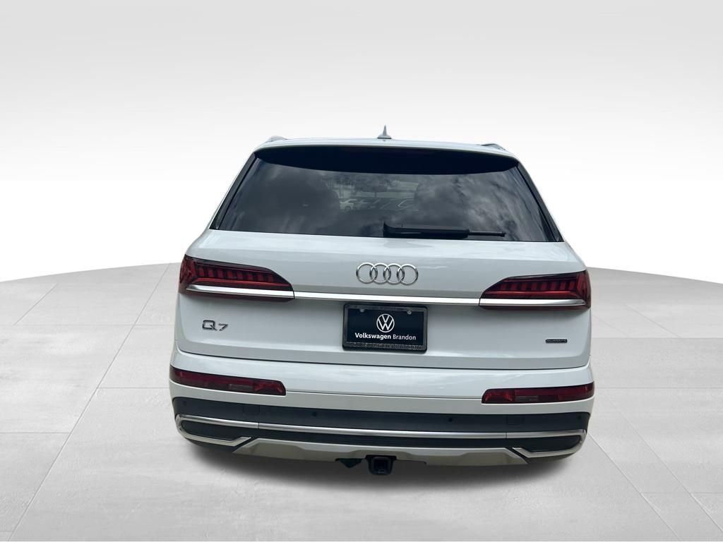 Used 2023 Audi Q7 2.0T Premium w/ Towing Package AWD/4WD image 4
