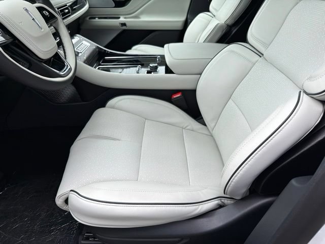 New 2026 Lincoln Aviator Black Label w/ Jet Appearance Package AWD/4WD image 14