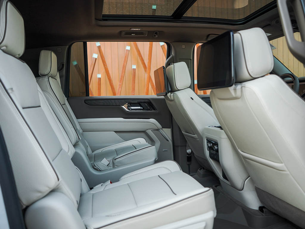 New 2026 GMC Yukon XL Denali w/ Denali Reserve Package AWD/4WD image 13