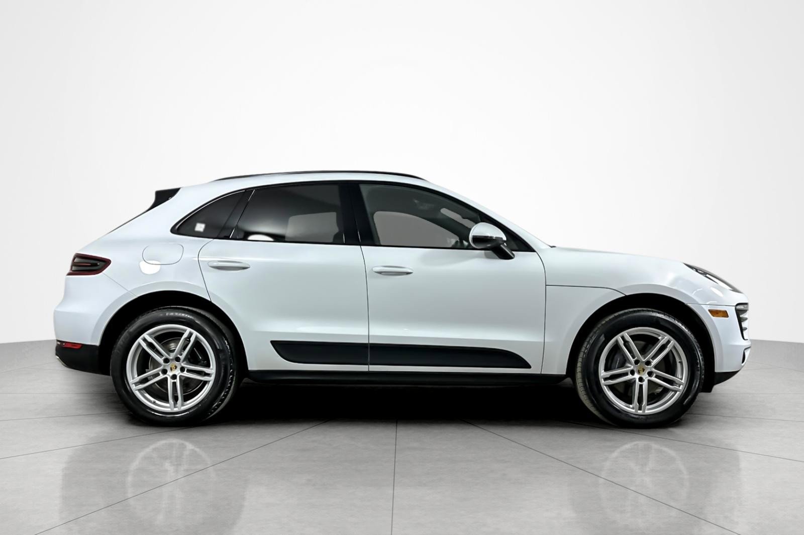 Used 2018 Porsche Macan AWD/4WD image 6