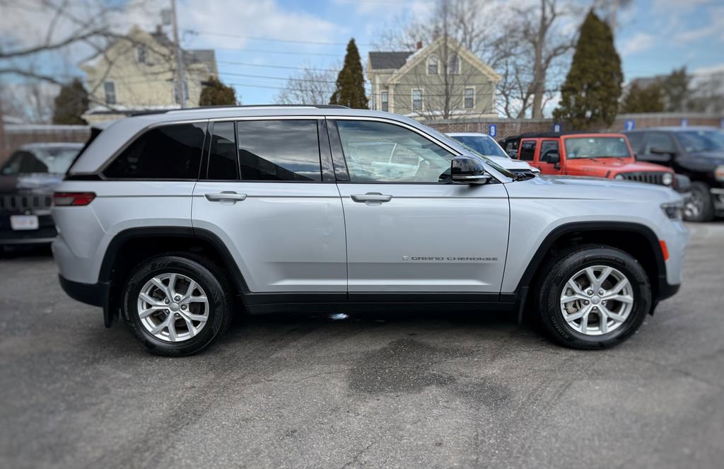 Used 2023 Jeep Grand Cherokee Limited w/ Luxury Tech Group II image 4