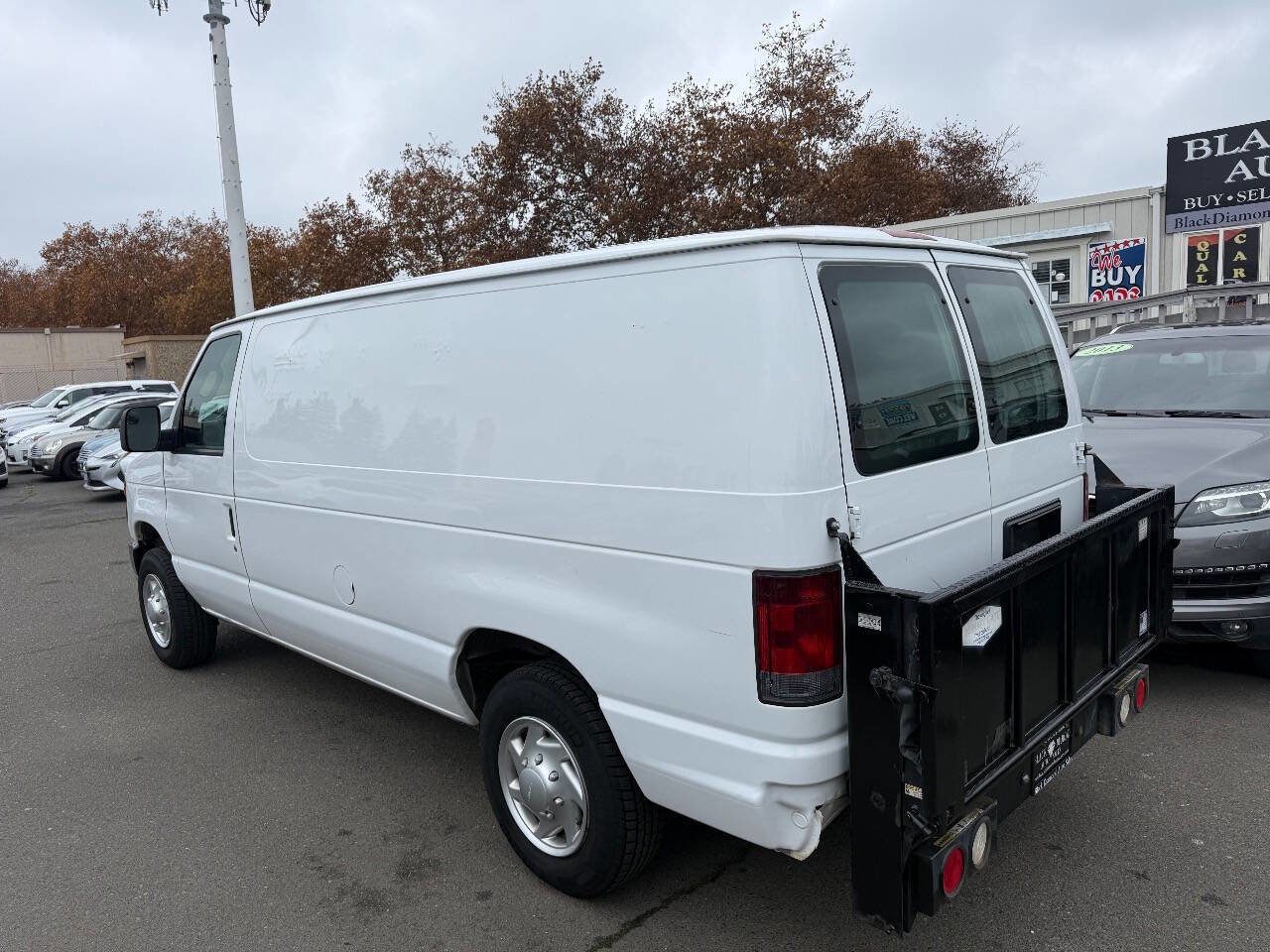 Used 2011 Ford E-150 and Econoline 150 w/ Commercial Cargo Van Pkg image 5