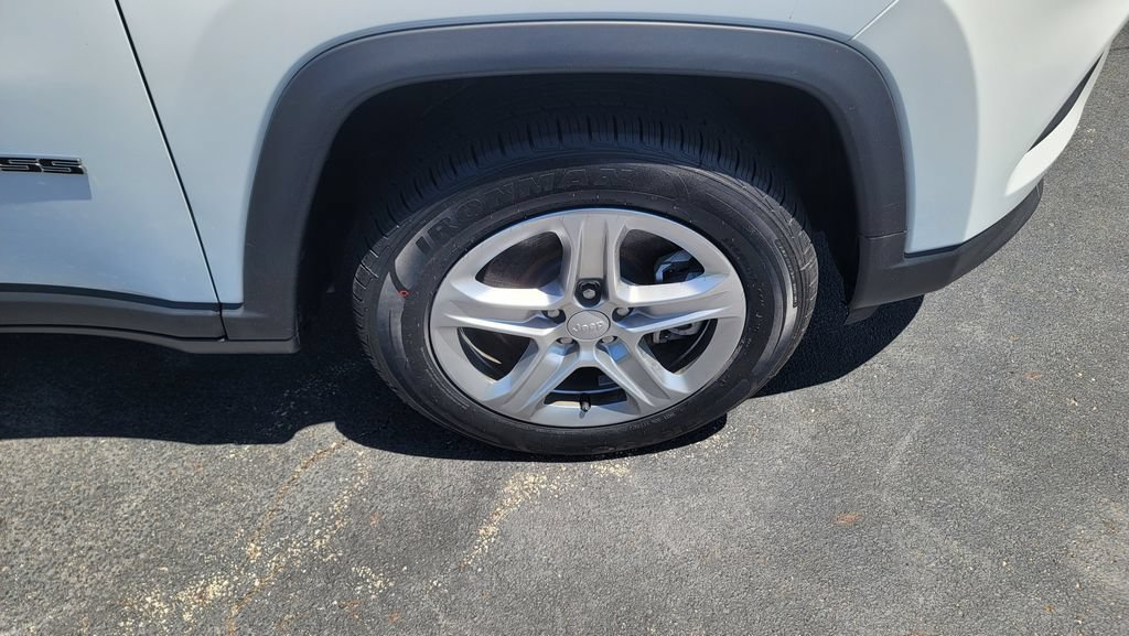 Used 2024 Jeep Compass Latitude AWD/4WD image 15
