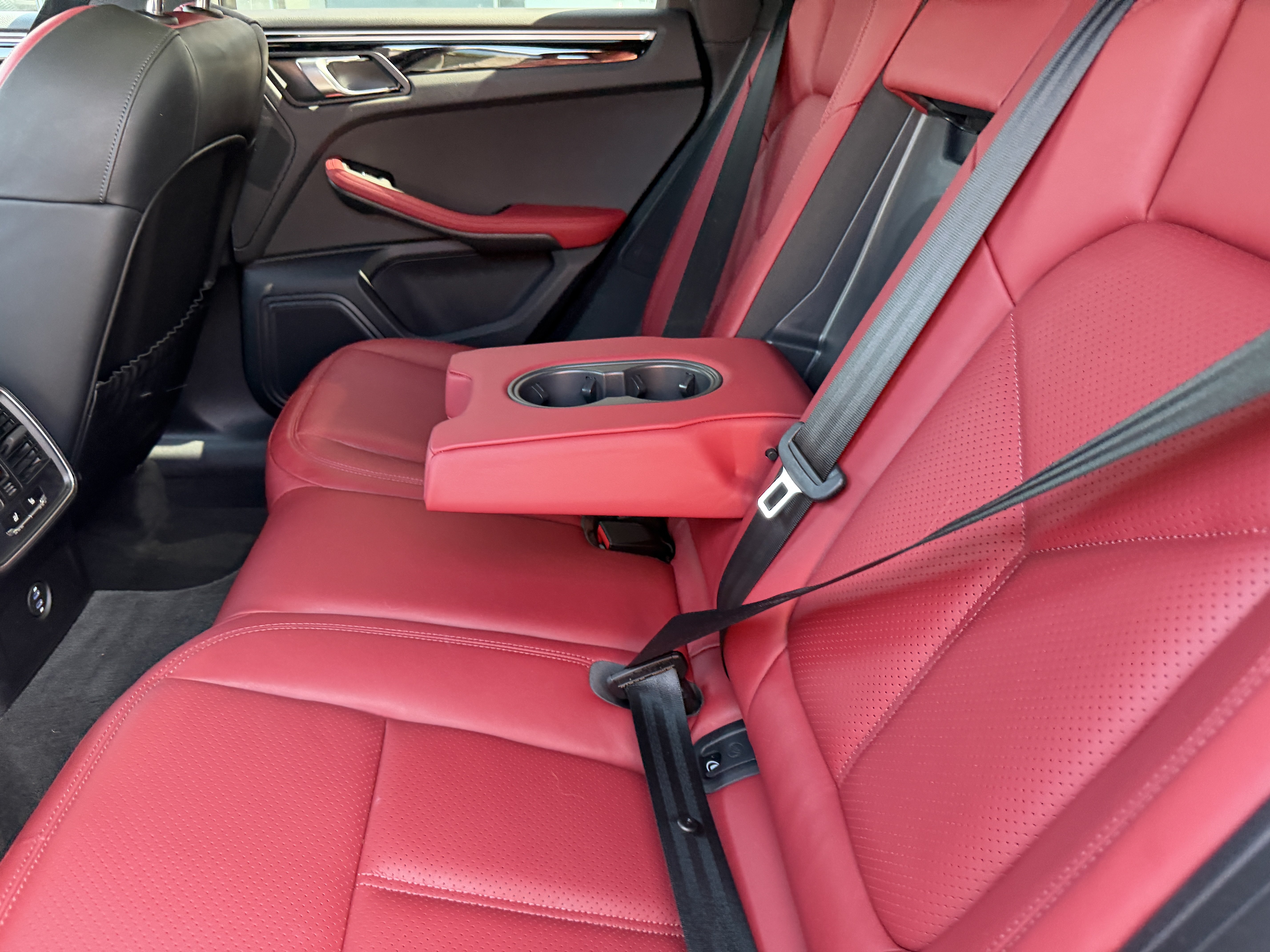 Certified 2023 Porsche Macan Turbo AWD/4WD image 19