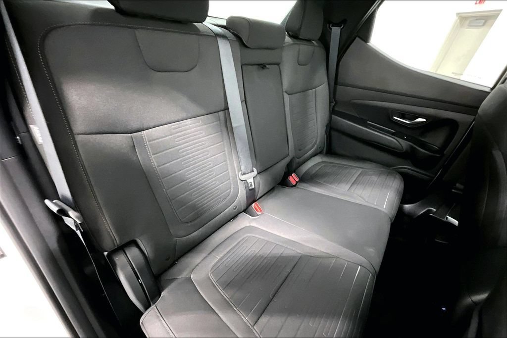 Used 2025 Hyundai Santa Cruz SE FWD image 32