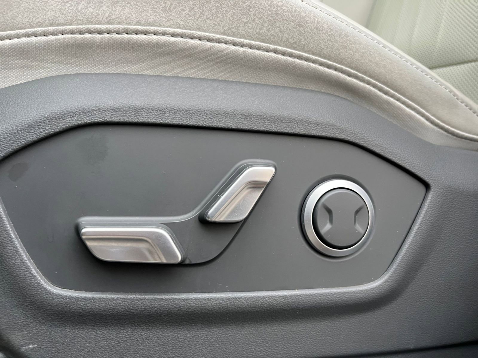 Used 2025 Hyundai Santa Fe SEL image 23