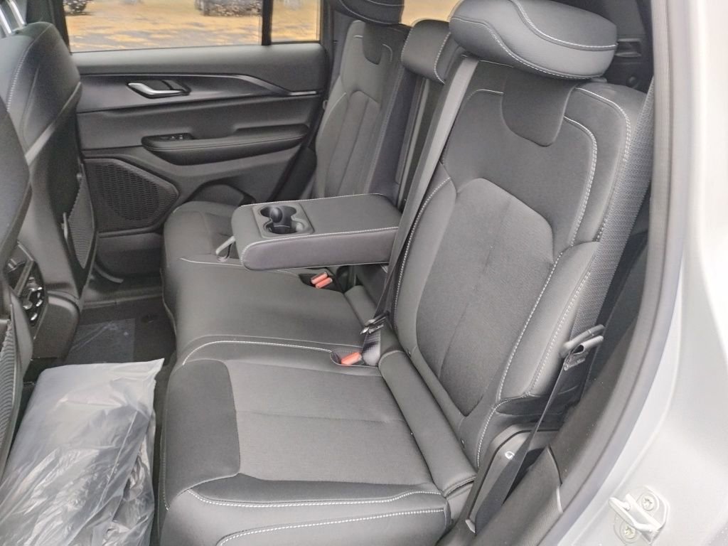 New 2025 Jeep Grand Cherokee 4WD image 17