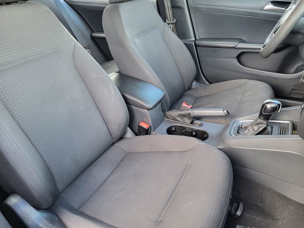 Used 2015 Volkswagen Jetta S image 4