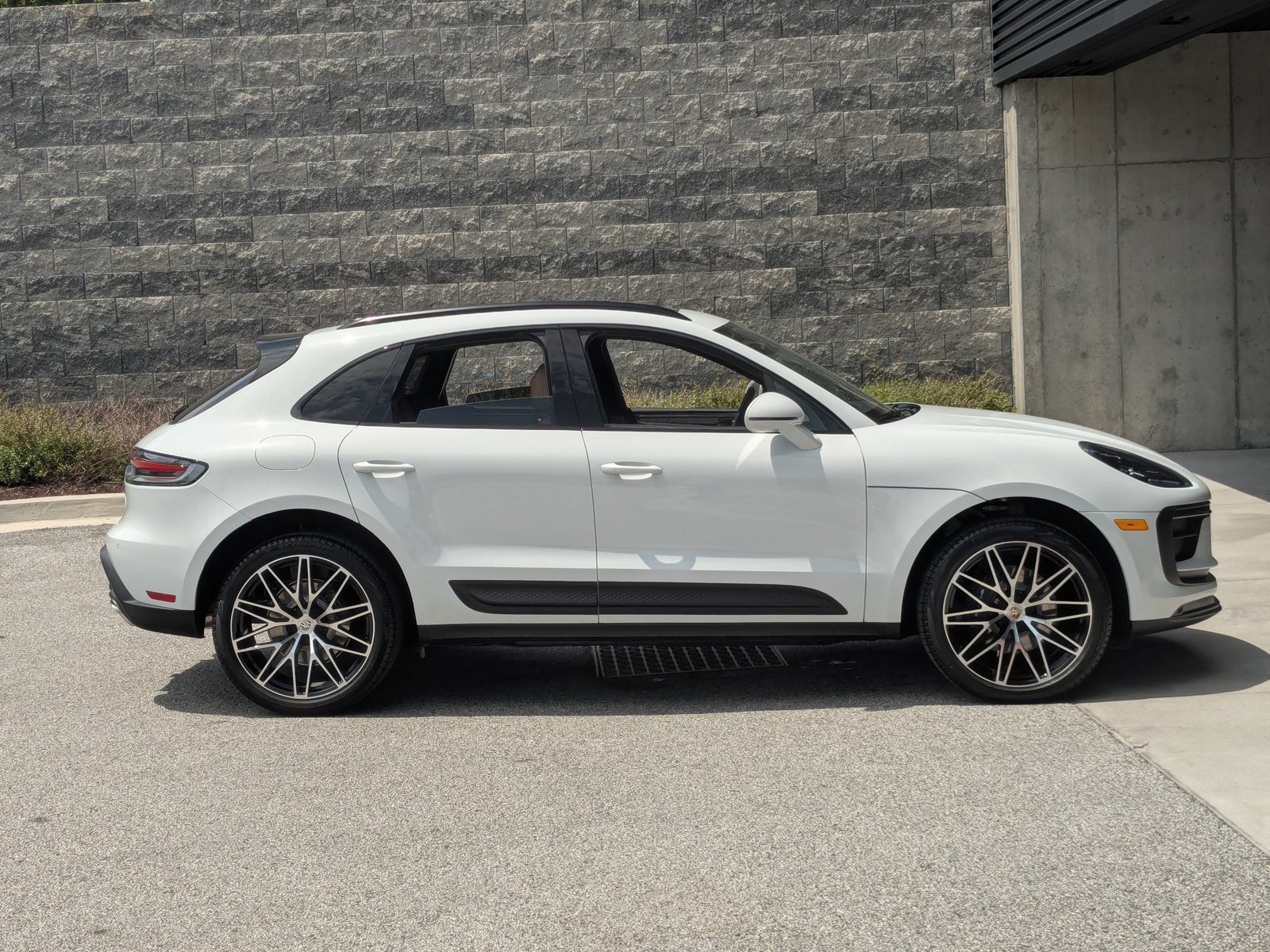 New 2026 Porsche Macan AWD/4WD image 8