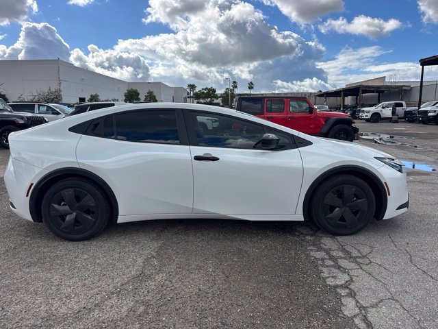 Used 2025 Toyota Prius LE FWD image 4
